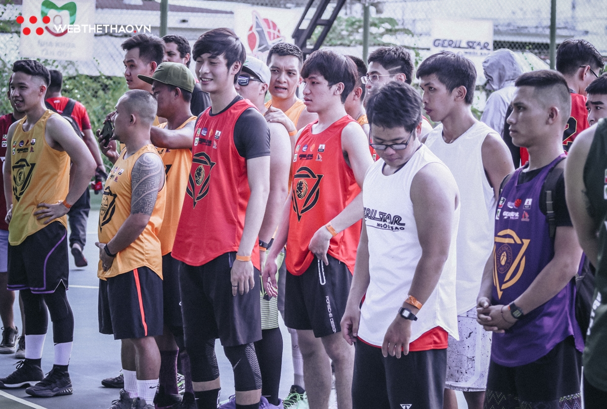 Khai mạc giải Bóng rổ 4x4 Vstar League 2019: Cháy hết mình cùng quả bóng cam bất chấp cái nắng chói chang Khai mạc giải Bóng rổ 4x4 Vstar League 2019: Cháy hết mình cùng quả bóng cam bất chấp cái nắng chói chang